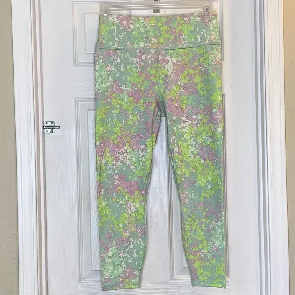 Fabletics PowerHold High Waisted Legging Floral Multicolored Size Large